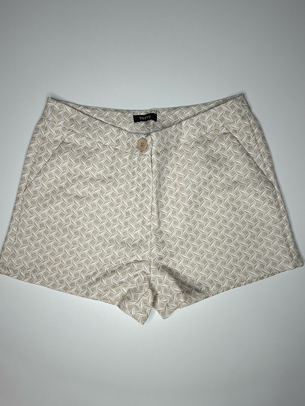 NWT Beige Geometric Print Women's Shorts - 179-181